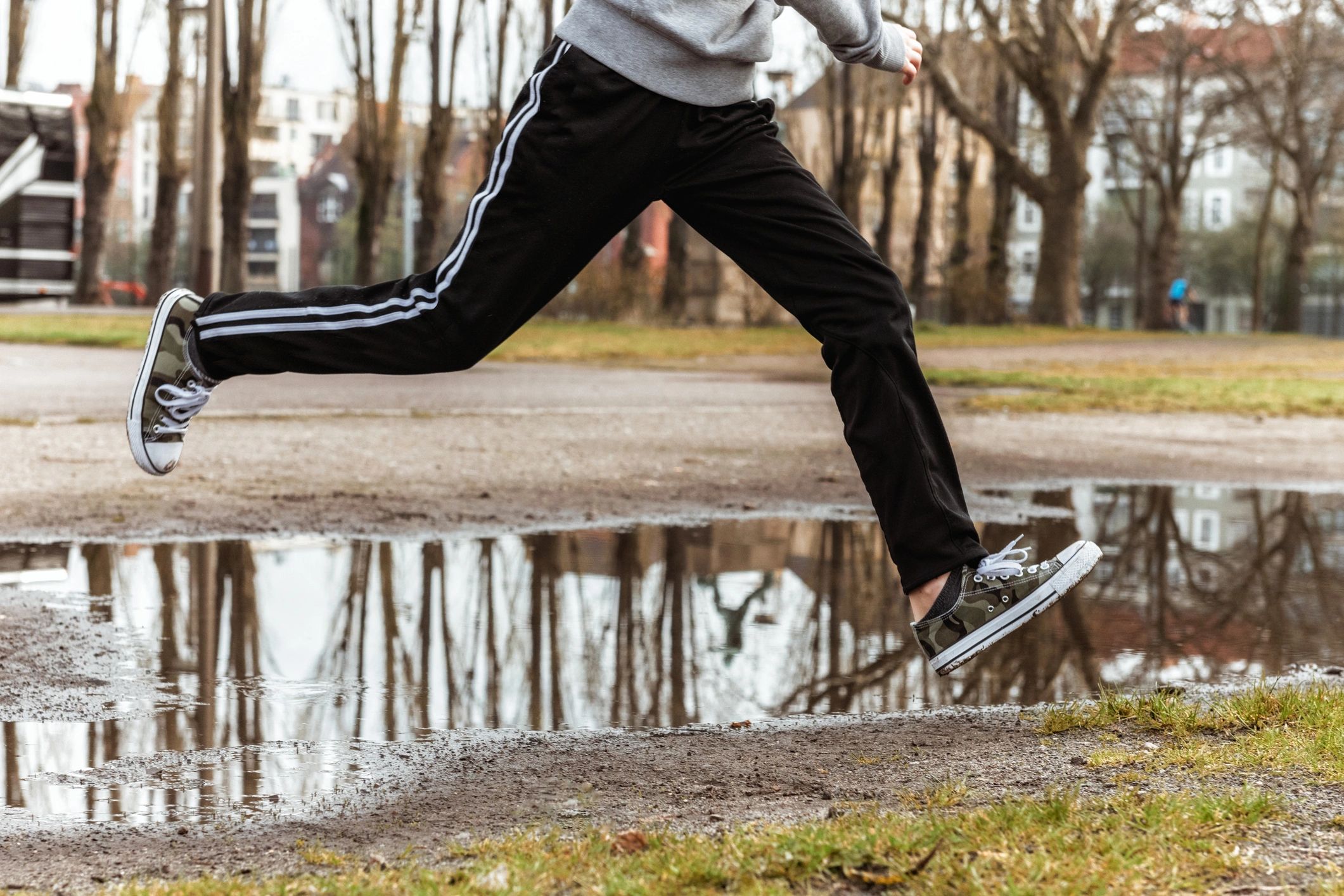 Baseball player running the bases